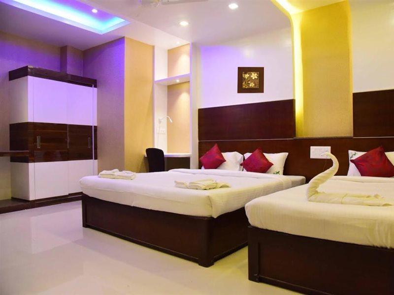 פונדיצ'רי Hotel Sumith Palace מראה חיצוני תמונה