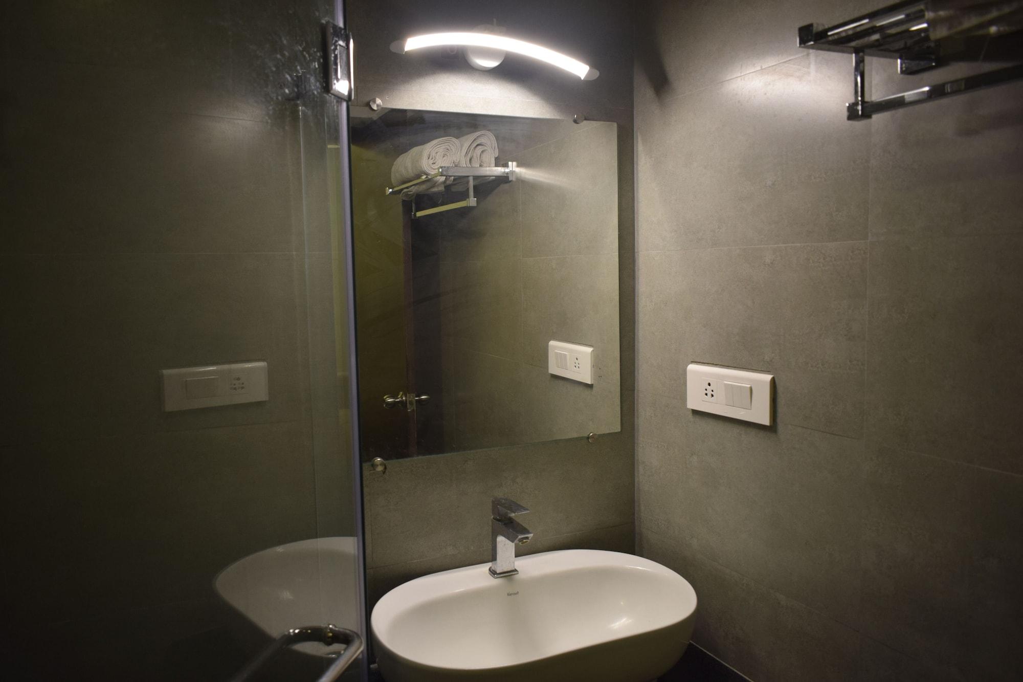 פונדיצ'רי Hotel Sumith Palace מראה חיצוני תמונה