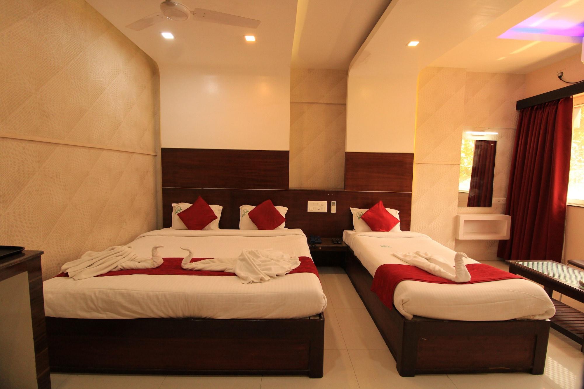 פונדיצ'רי Hotel Sumith Palace מראה חיצוני תמונה