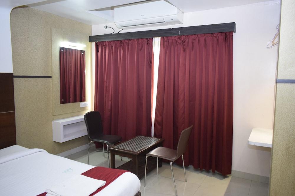 פונדיצ'רי Hotel Sumith Palace מראה חיצוני תמונה