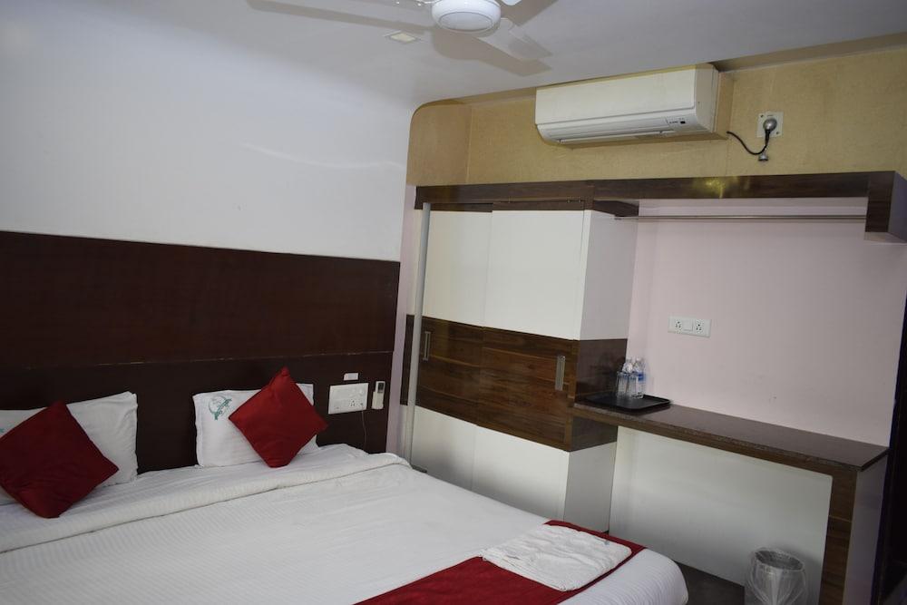 פונדיצ'רי Hotel Sumith Palace מראה חיצוני תמונה