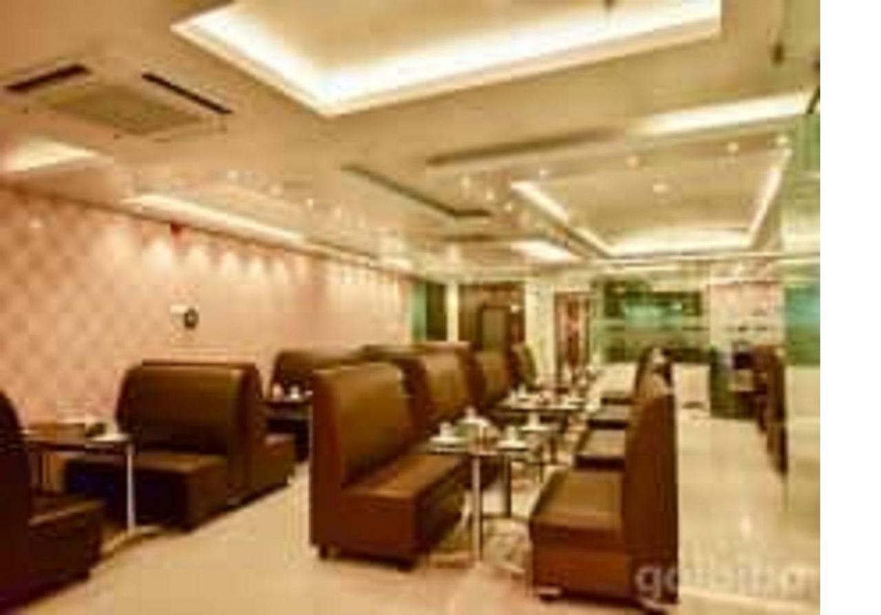 פונדיצ'רי Hotel Sumith Palace מראה חיצוני תמונה